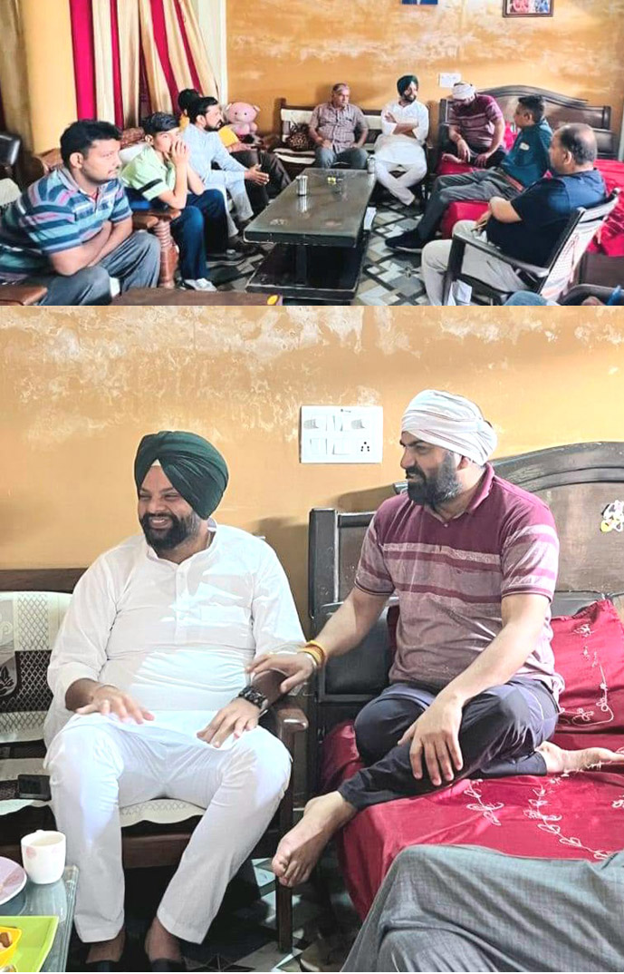 अजयवीर सिंह लालपुरा ने लुटेरों की गोली से गंभीर रूप से घायल हुए दुकानदार मनोज जोशी का हाल जाना